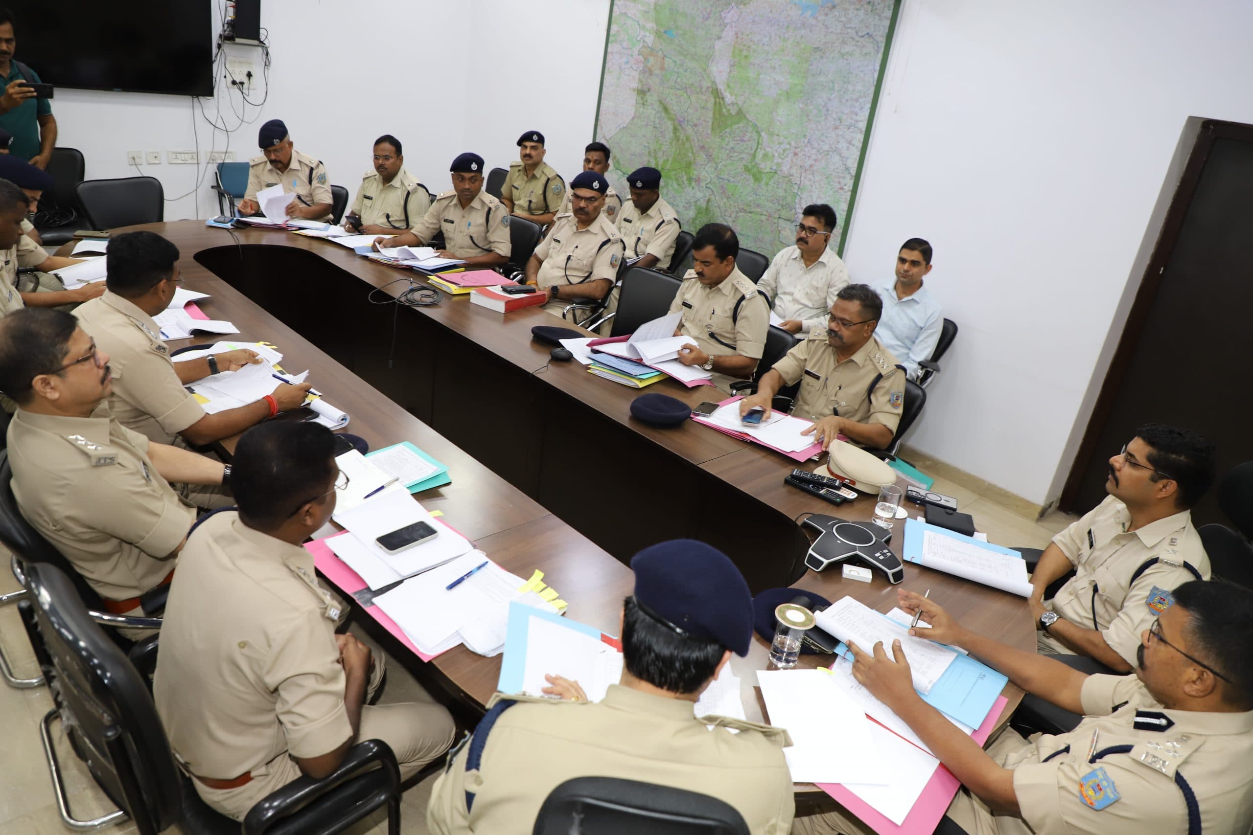 Jamshedpur News : 4 साल से ऊपर के 70 केस लंबित, डीआइजी ने 15 दिनों का दिया अल्टीमेटम