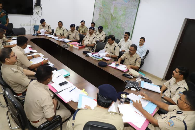 Jamshedpur News : 4 साल से ऊपर के 70 केस लंबित, डीआइजी ने 15 दिनों का दिया अल्टीमेटम