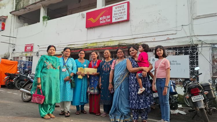 Dhanbad News: सैनिक भाइयों के नाम सखी बहिनपा ने भेजी राखी