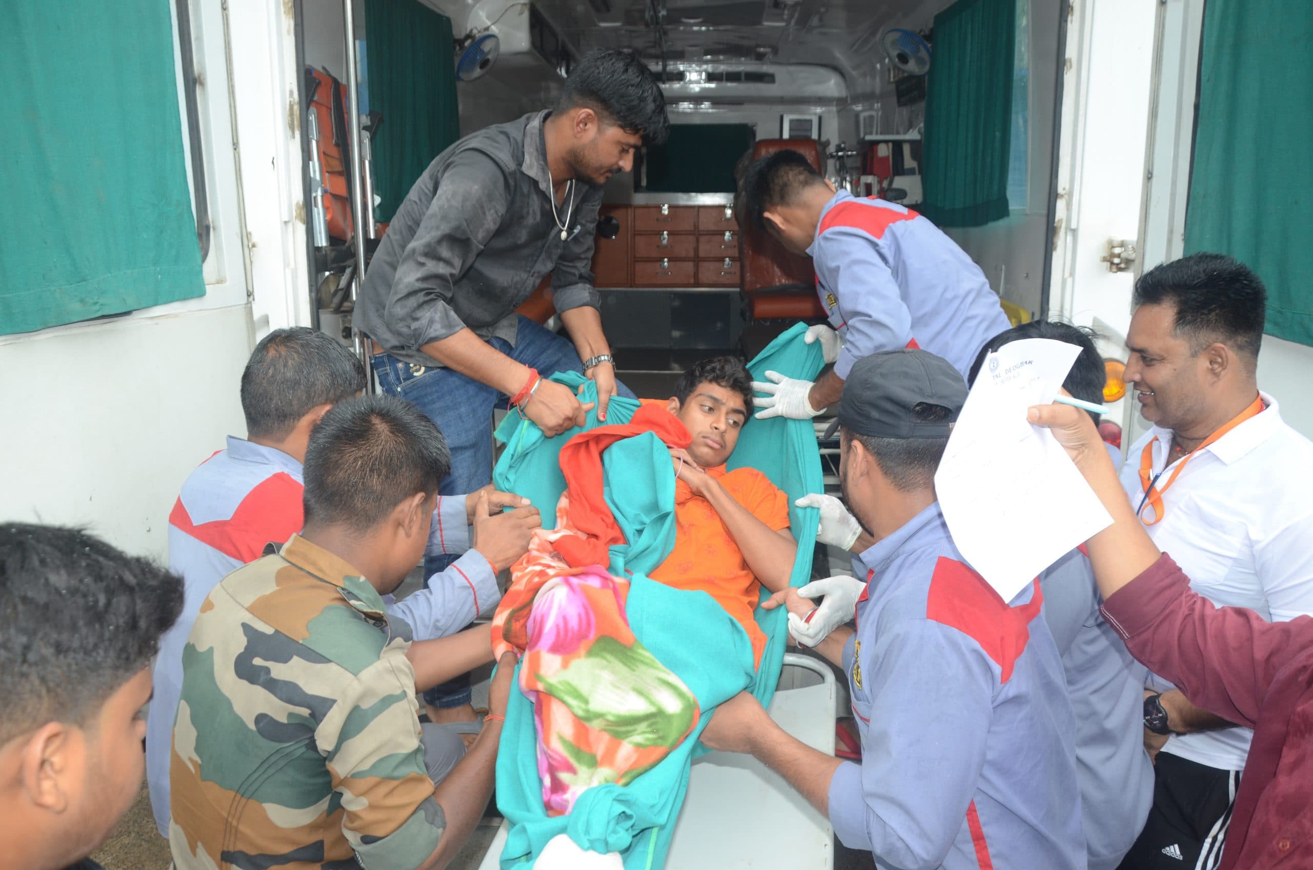 Deoghar news : एसडीओ करेंगे बस-ट्रक दुर्घटना की जांच, रिपोर्ट आने पर होगी कार्रवाई