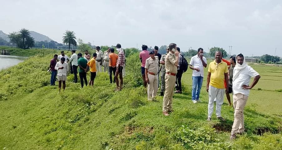 जलवन आहर से वृद्ध का शव बरामद, हत्या की आशंका