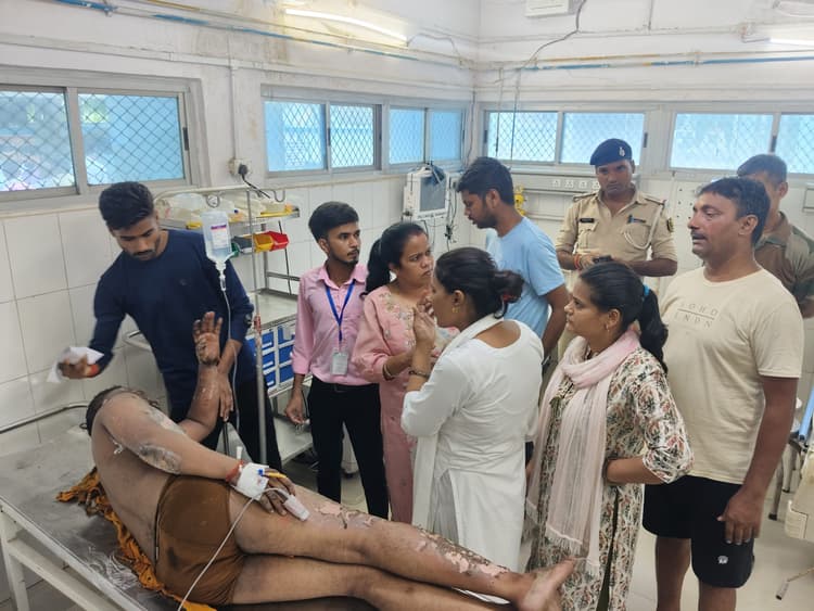 करेंट की चपेट आने से युवक, गंभीर