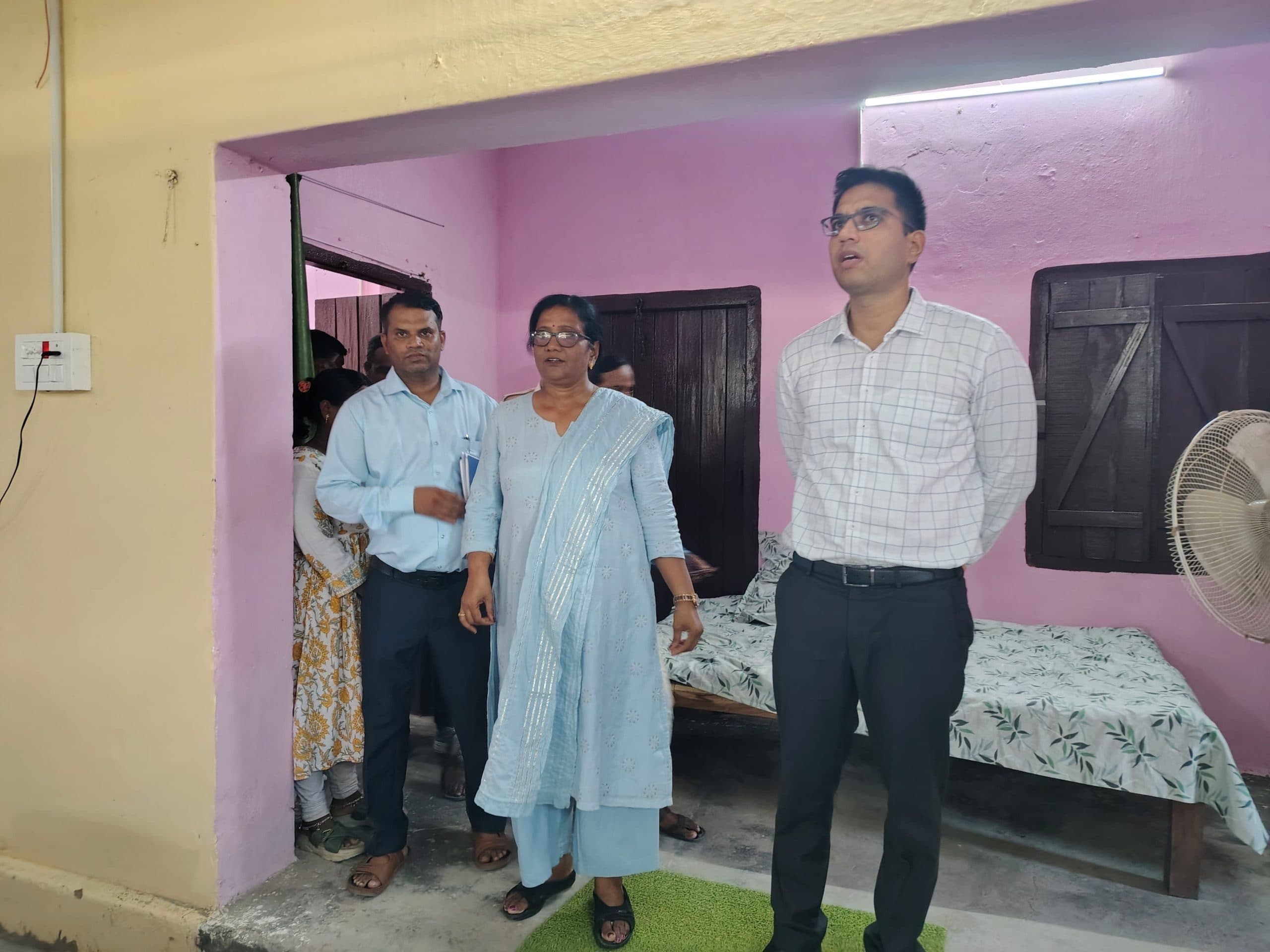 Motihari: वन स्टॉप सेंटर का डीएम ने किया निरीक्षण, मामलों के त्वरित निष्पादन का निर्देश