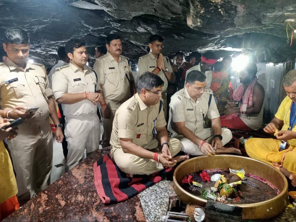 गोड्डा व साहिबगंज एसपी ने शिवगादी में की पूजा-अर्चना