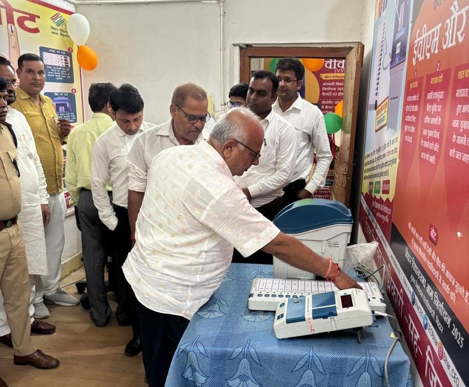 हथुआ में मतदान की प्रक्रिया से जागरूक हो रहे मतदाता