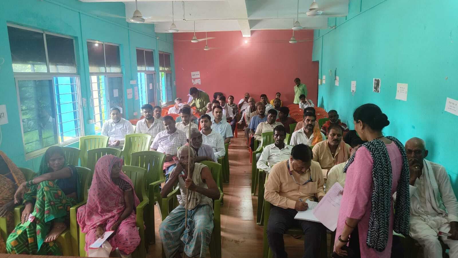 फुलवरिया में लगी मोबाइल लोक अदालत में निबटाये गये 15 मामले, 343896 की समझौता राशि हुई तय