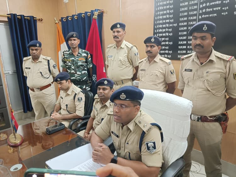 1718.5 किलो गांजा बरामद, वाहन छोड़कर तस्कर फरार