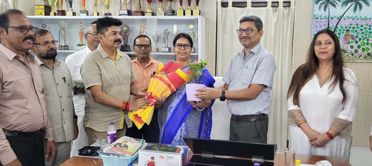 पहली महिला प्रधानाचार्य प्रो सावित्री सिंह ने संभाली पूर्णिया कॉलेज की कमान