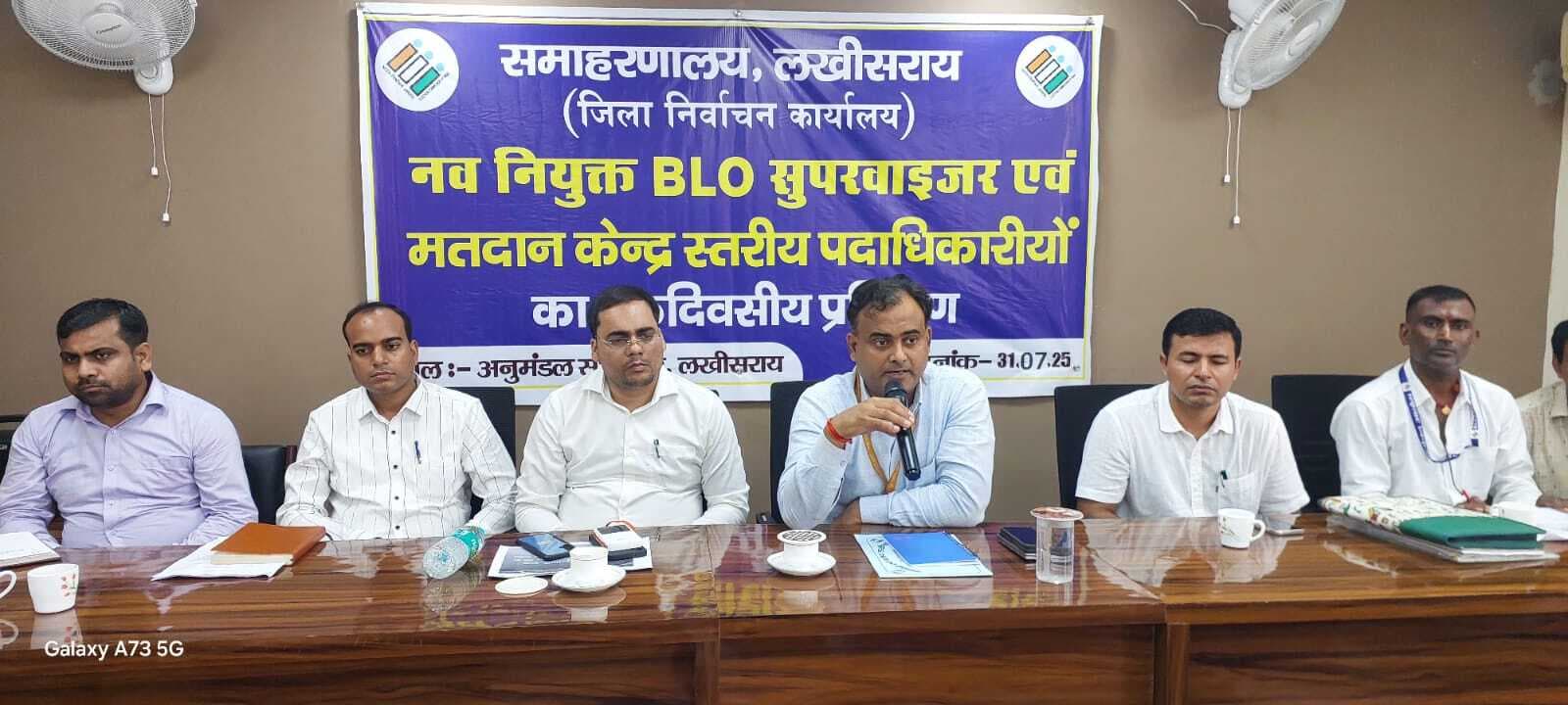 मतदाता सूची के प्रबंधन में बीएलओ की होती है महत्वपूर्ण भूमिका: डीएम