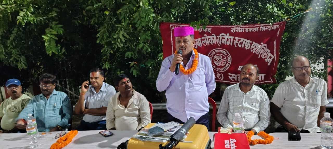 लोको पायलट के सेवानिवृत्त पर दी गयी भावभीनी विदाई