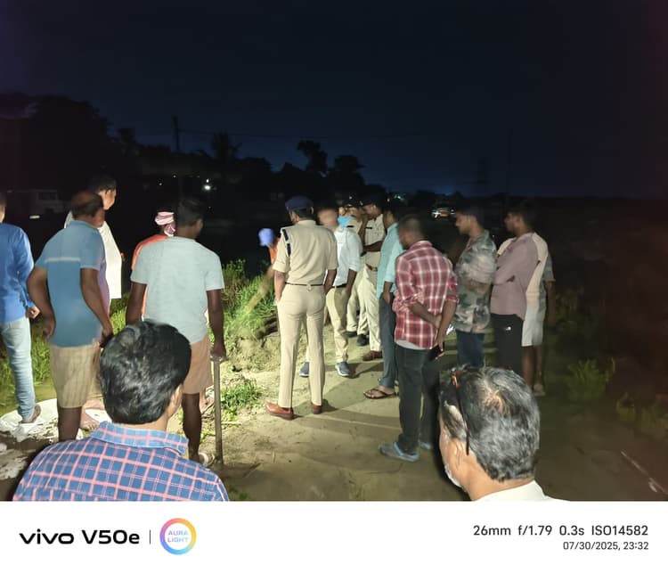 नहर में अचानक बढ़ा पानी का दबाव, प्रशासन और ग्रामीणों की तत्परता से टली बड़ी आपदा