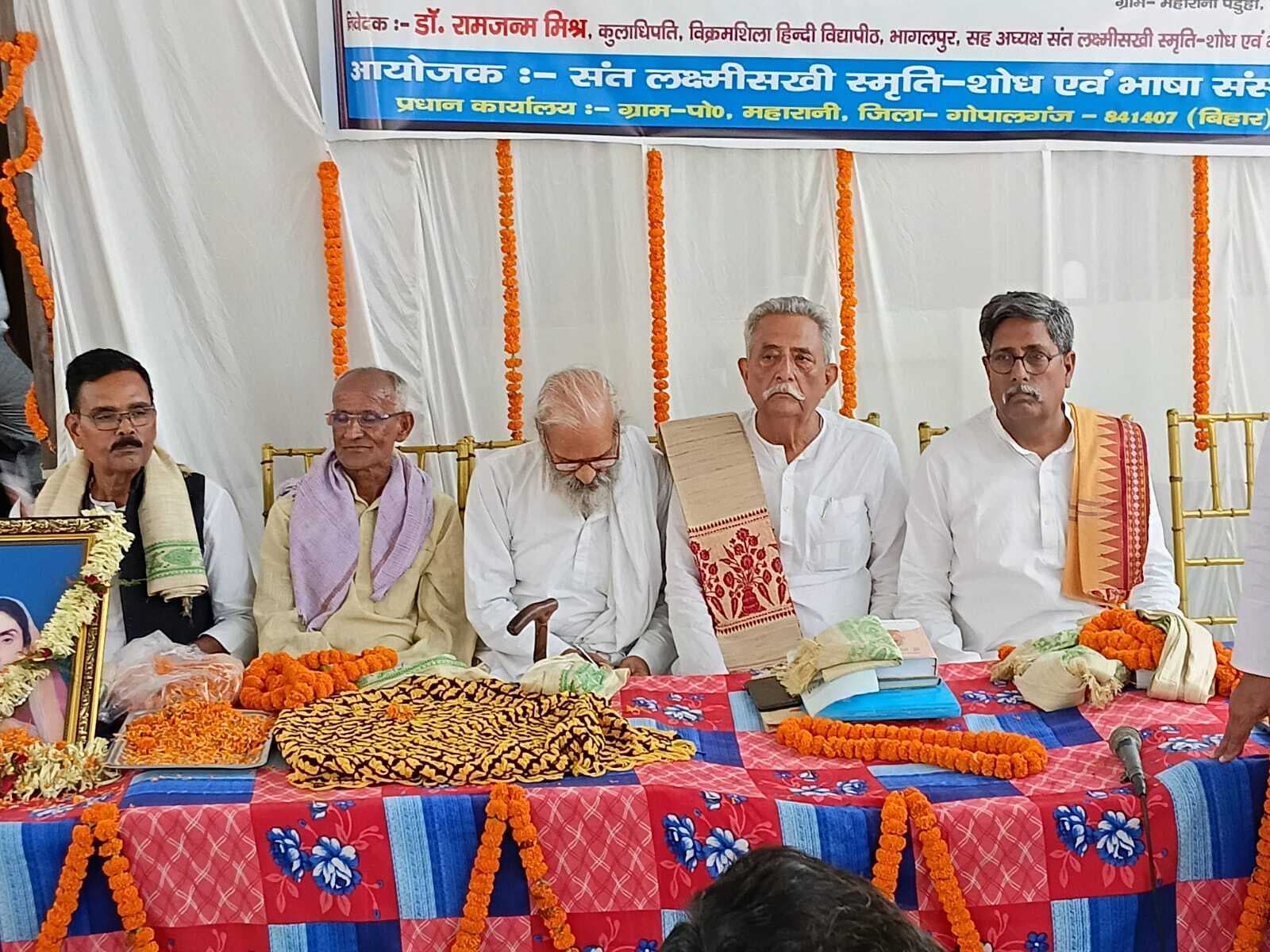 शिक्षा ही समाज को आगे बढ़ाने और सकारात्मक परिवर्तन लाने का महत्वपूर्ण साधन : डॉ रामजन्म, बैकुंठपुर में उत्कृष्ट शिक्षकों, विद्यार्थियों और प्रतिभाओं को मिला सम्मान