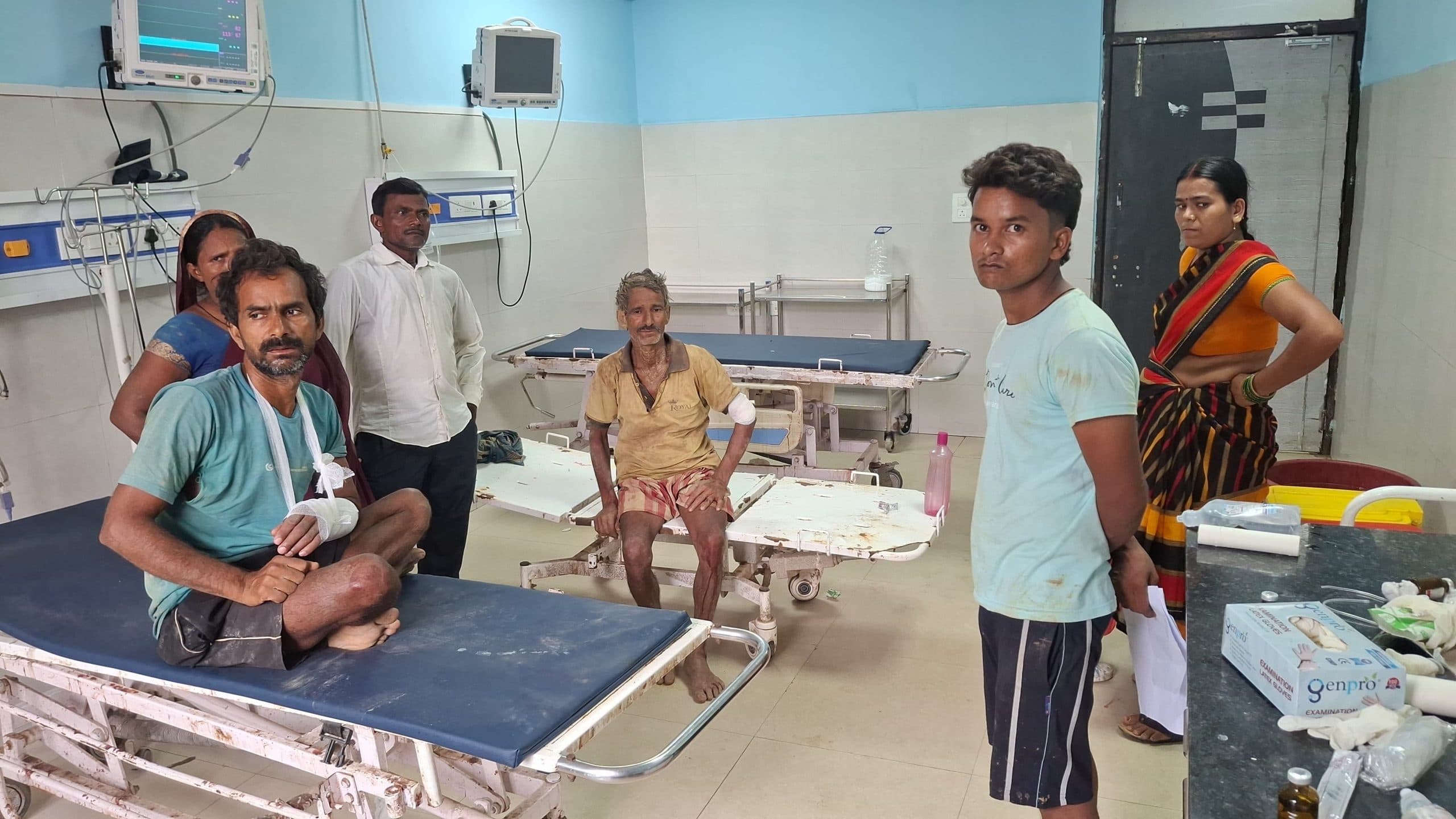 खेत रोपने के विवाद में दो भाइयों को मारा चाकू