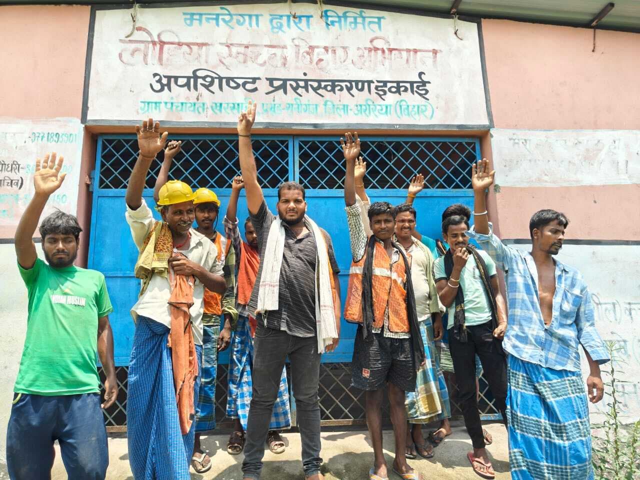 नाराज स्वच्छता कर्मियों ने किया प्रदर्शन