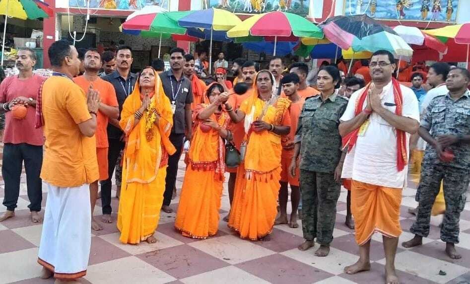 छत्तीसगढ़ मुख्यमंत्री की पत्नी ने किया जलाभिषेक