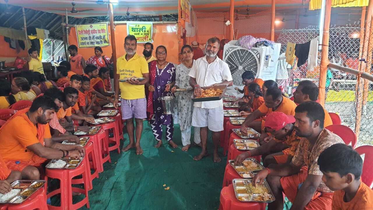 दिल्ली-सिलीगुड़ी कैंप : कांवरियों के अलावा दंडी व डाक बम की भी भरपूर सेवा