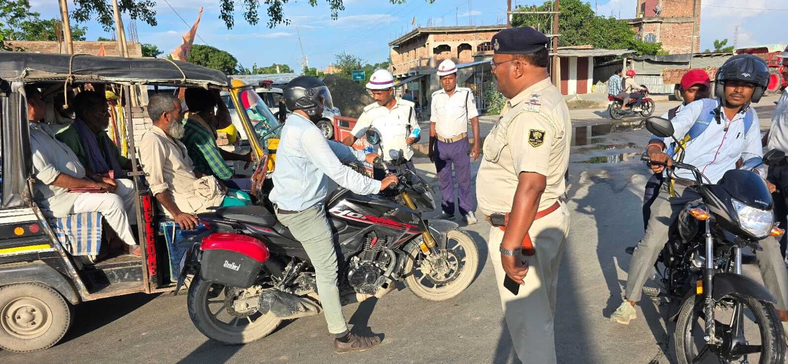 वाहन चेकिंग के दौरान 1.40 लाख वसूला गया जुर्माना