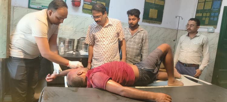 बाइक की ठोकर से राहगीर समेत दो लोग घायल, एक की हालत गंभीर