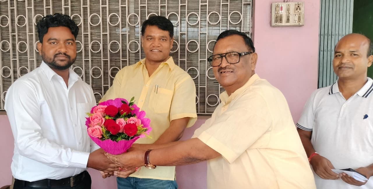 जेपीएससी में सफल सुजीत को सांसद ने दी बधाई