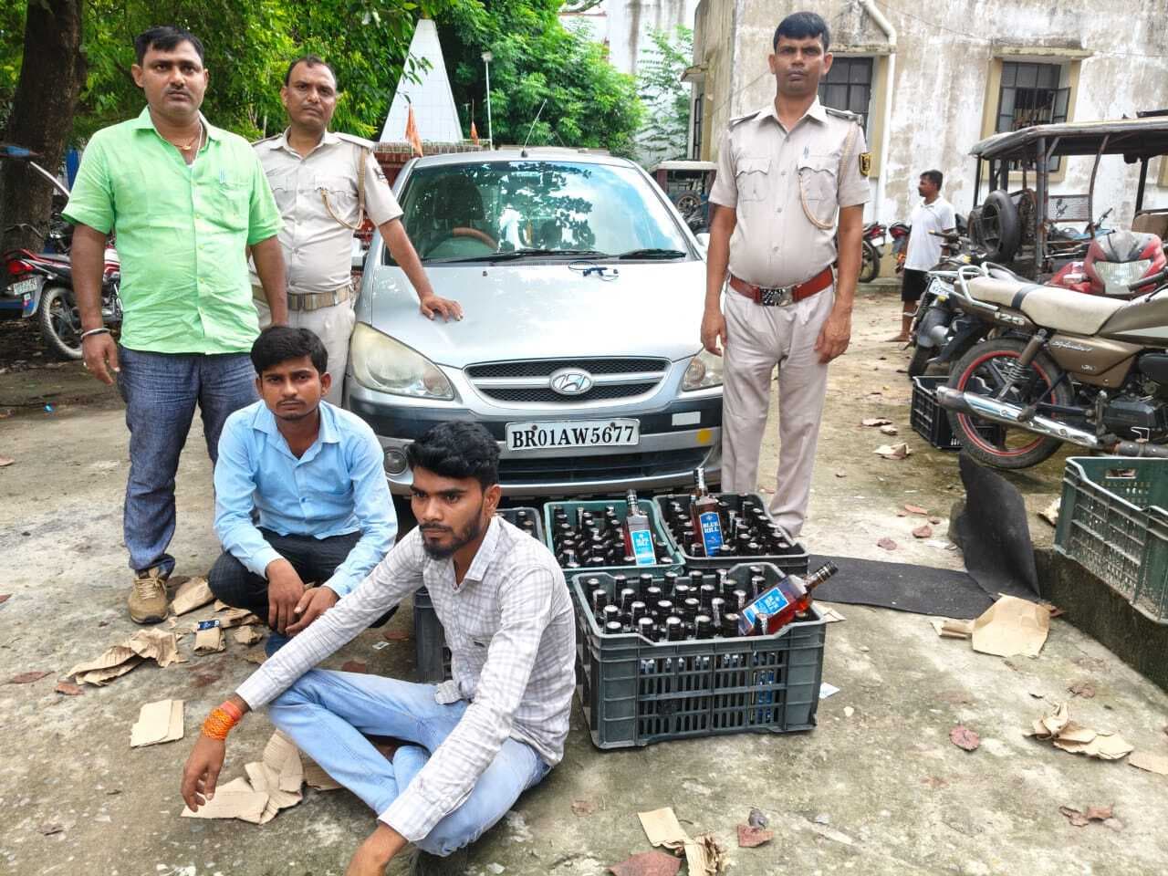 अलग-अलग स्थानों से 425 लीटर शराब के साथ तीन गिरफ्तार