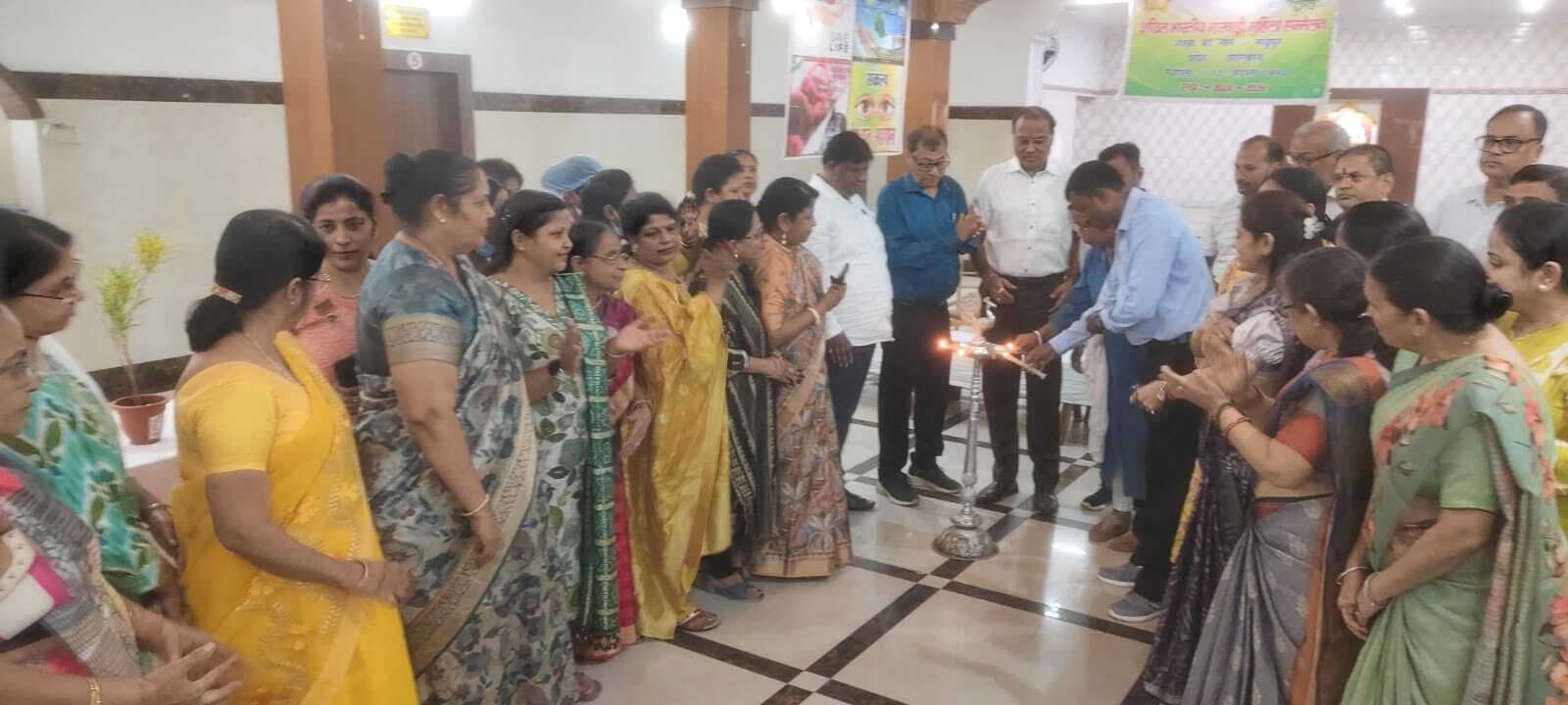 Deoghar news : शिविर में 112 लोगों ने करायी आंखों की जांच, 39 लोगों के बीच बांटे गये चश्मे