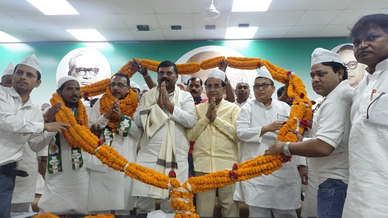 Bihar Election: बिहार चुनाव से पहले बढ़ी JDU की ताकत, मुस्लिम बहुल इस पार्टी का जेडीयू में विलय