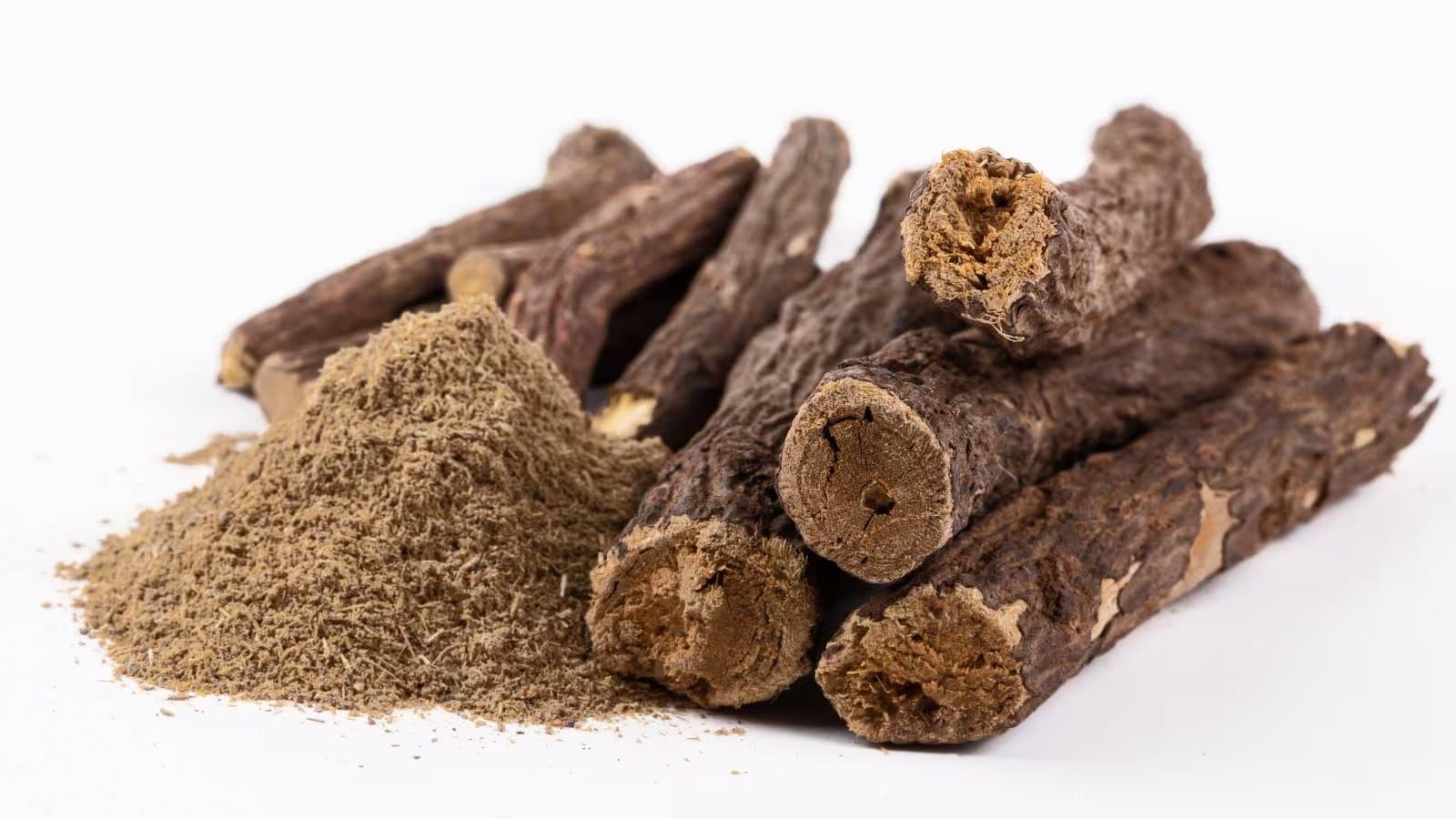 Health Tips: Benefits of Mulethi: हमारी सेहत के लिए बेहद लाभकारी है यह जड़ी-बूटी, इसके सेवन से मिलते हैं कमाल के लाभ