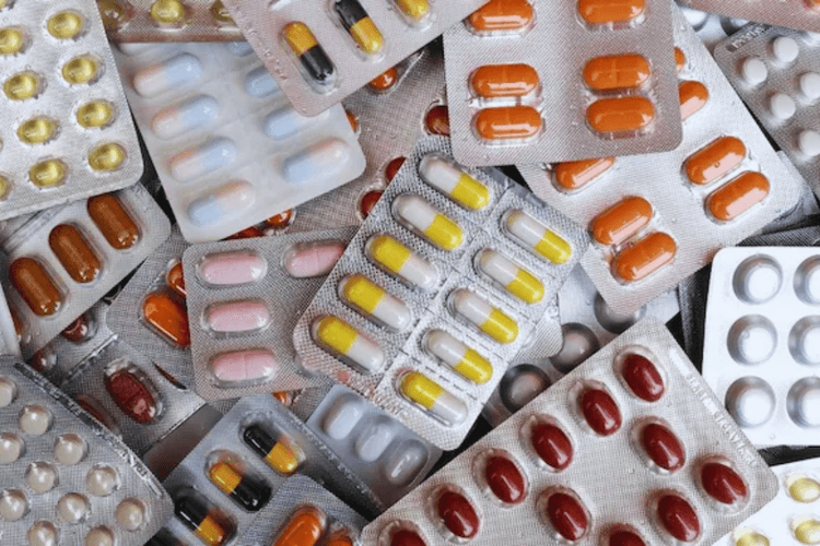 बिहार के इस जिले में मेडिकल माफियाओं का पर्दाफास, बिना फार्मासिस्ट और बिल के बिक रही दवाएं