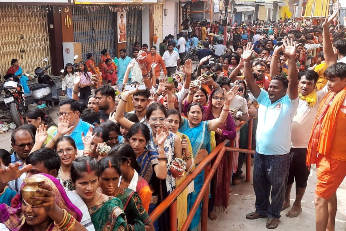 muzaffarpur news| On the first Monday of Sawan, 50 thousand devotees performed Jalabhishek at Garibnath