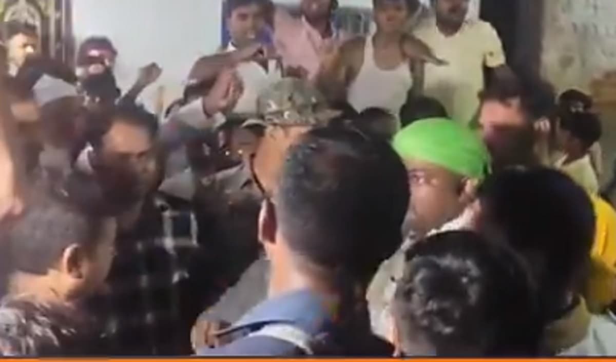 बेलागंज विधानसभा के मुसलमान वक्फ संशोधन बिल पर JDU से नाराज, MLA के बेटे को कार्यक्रम से खदेड़ा