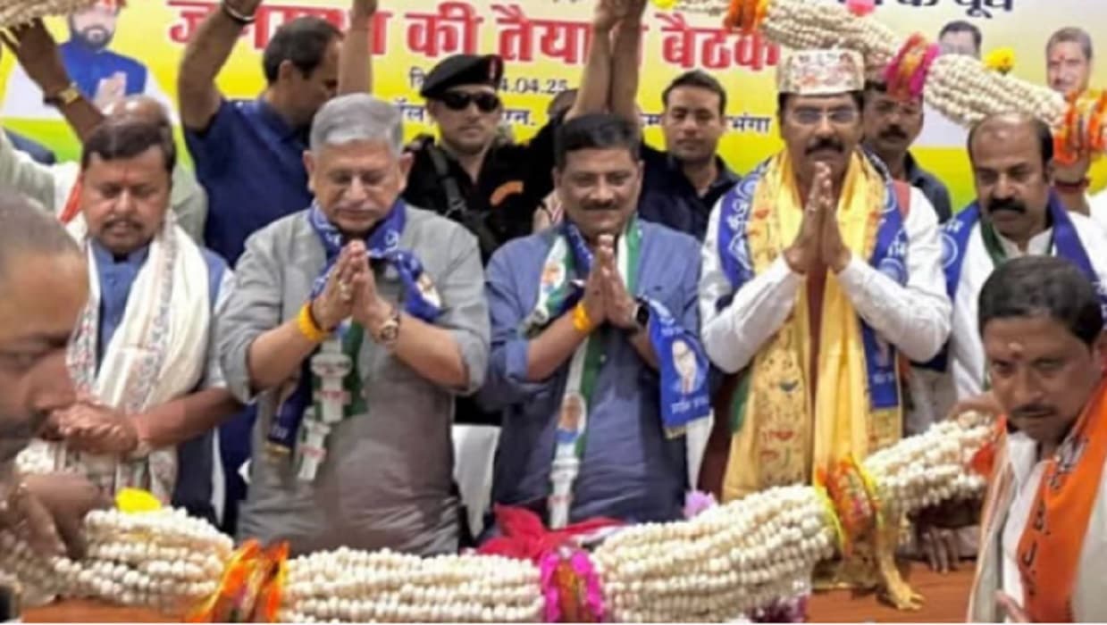 Bihar Election: चुनावी रंग में रंगे एनडीए नेता, डोर-टू-डोर पहुंचा रहे सरकारी योजनाओं की जानकारी