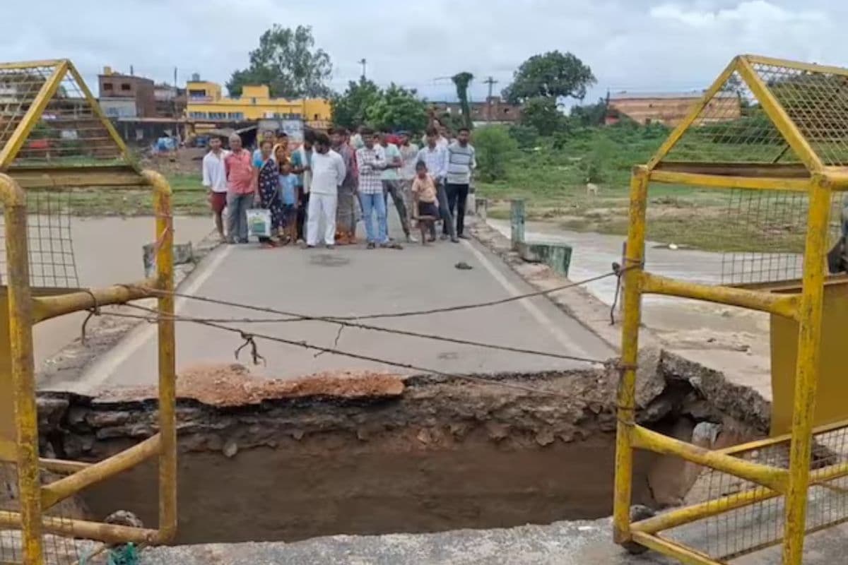 20 फीट धंसा बिहार का बरमसिया पुल, कई गांवों का संपर्क टूटने से अलर्ट पर प्रशासन