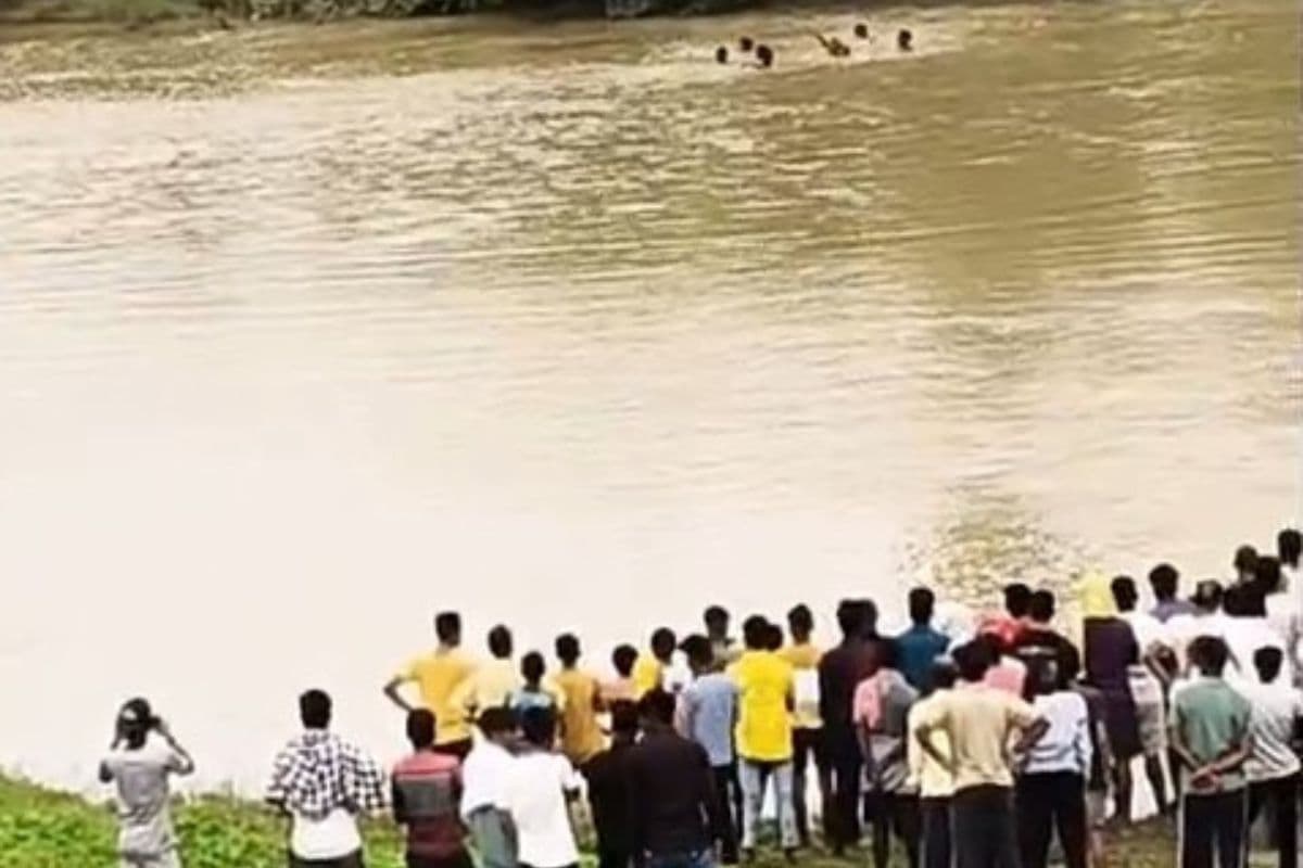 Bihar News: कैमूर में दुर्गावती नदी में बहा किसान, तलाश में जुटी SDRF की टीम