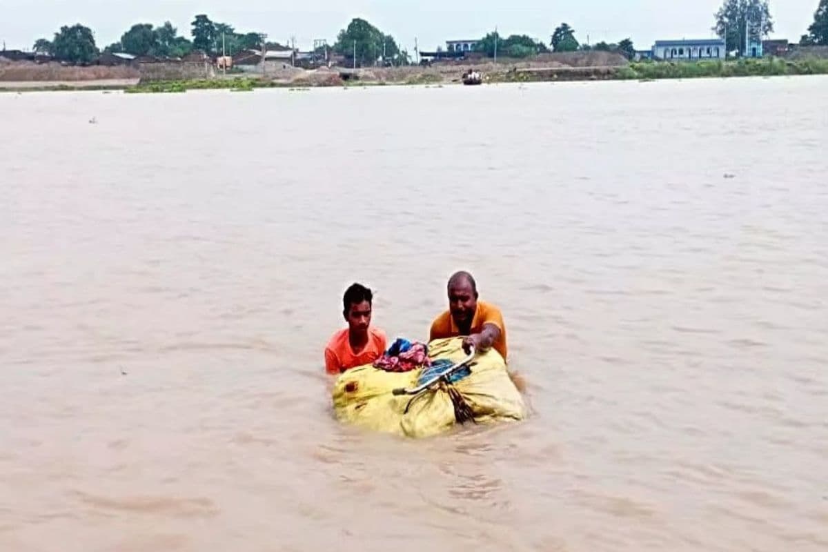 Bihar Flood: बिहार के इस जिले में डरा रही गंगा, खतरे के निशान के ऊपर पहुंचा जलस्तर