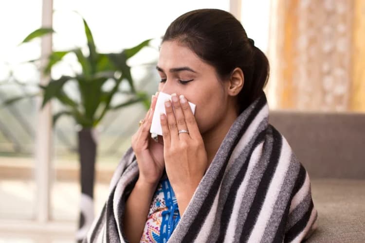 Health Tips: बदलते मौसम में बिगड़ रही है तबीयत, तो इन बातों का रखें खास ख्याल