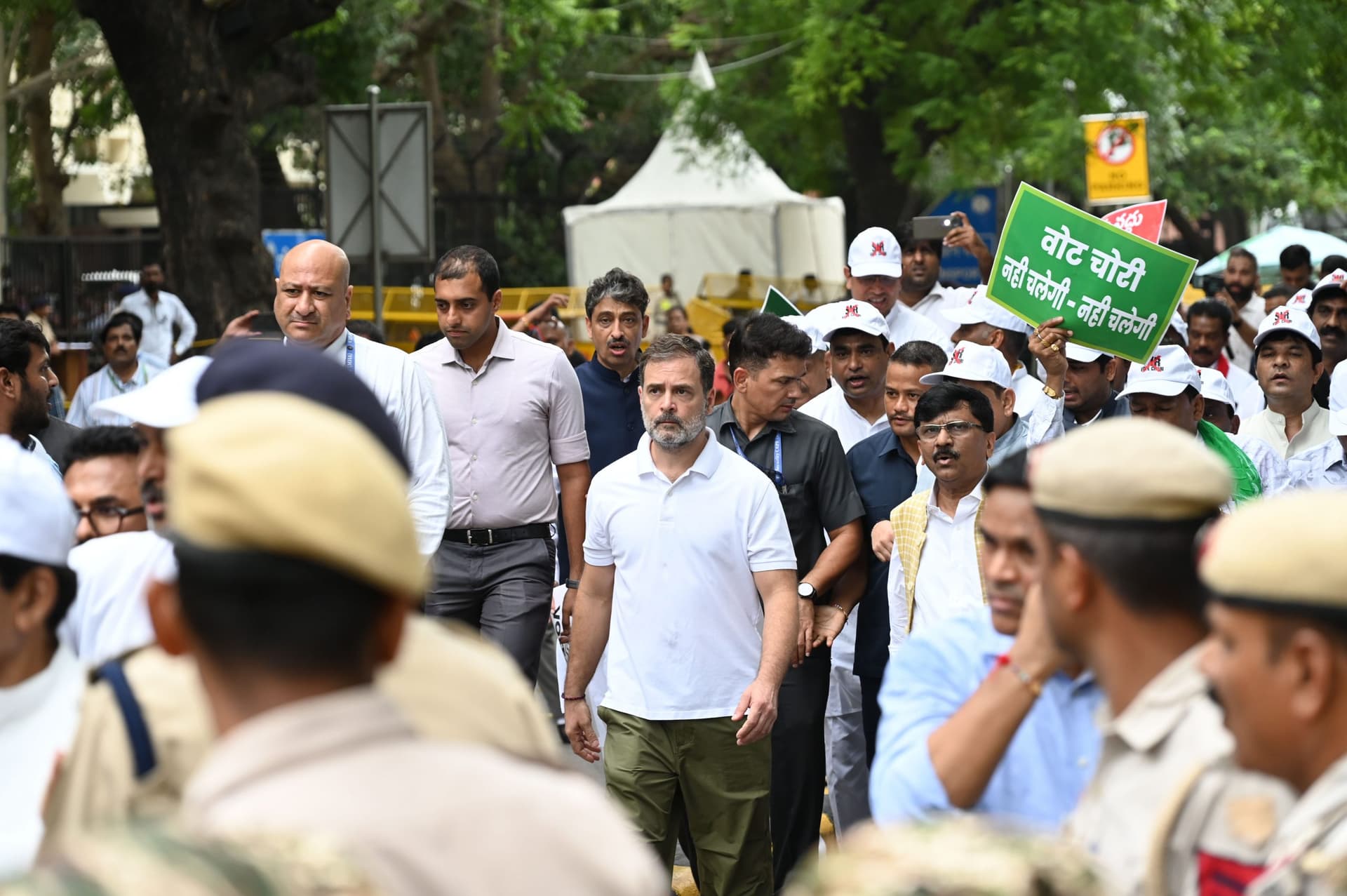 Cong Vs Bjp: विपक्ष का प्रदर्शन, भाजपा का वार