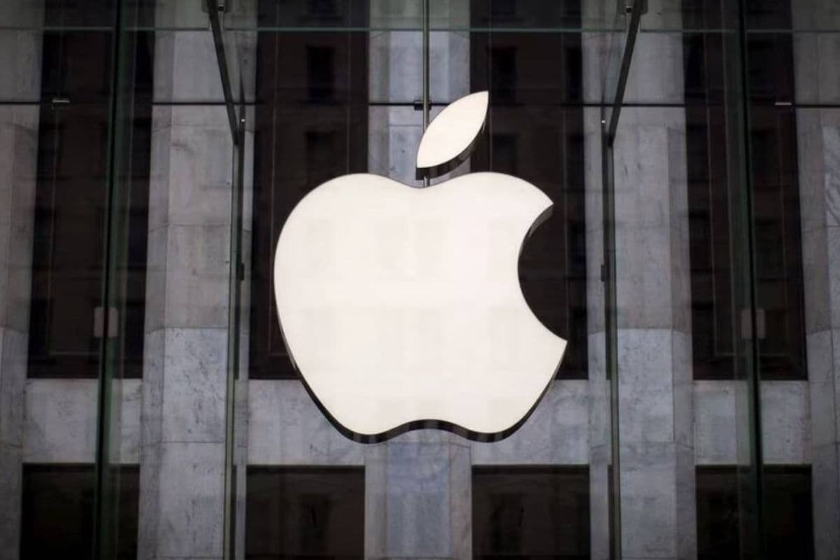 एप्पल के लोगो में आधा कटा सेब ही क्यों होता है? सालों से iPhone चलाने वाले भी नहीं जानते इसके पीछे की वजह