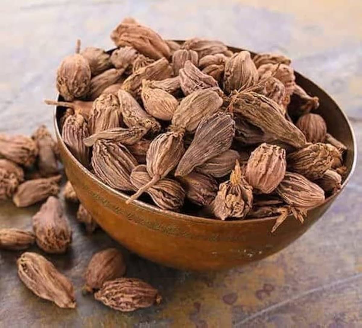 Health Tips: बड़े काम की है बड़ी इलायची, यह केवल मसाला ही नहीं, औषधि भी है