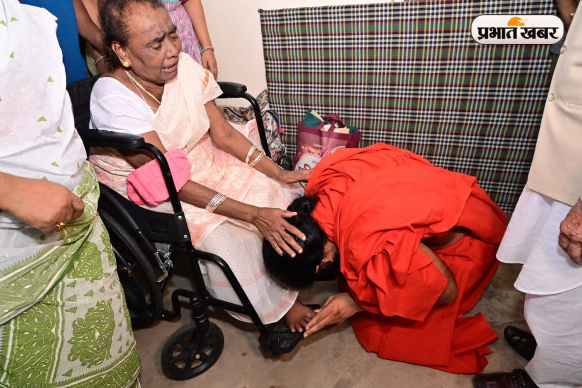 रूपी सोरेन के चरणों में नतमस्तक हुए बाबा रामदेव, देखिये नेमरा की तस्वीरें