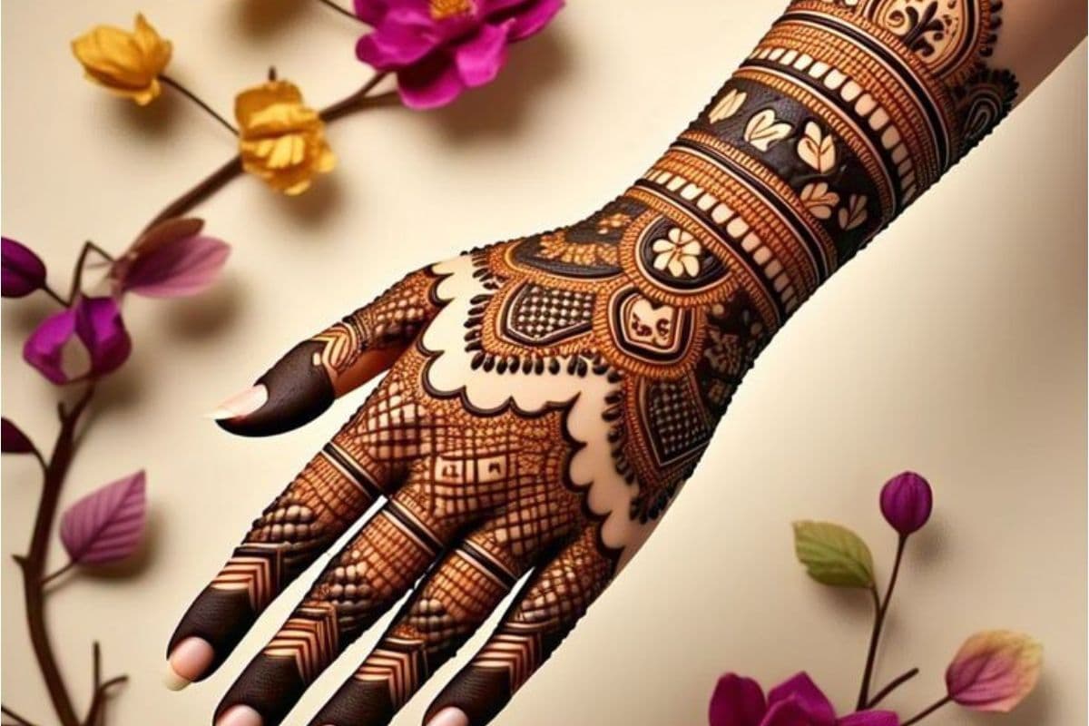 Rakhi Back Hand Mehndi Design: आसान और सुंदर बैक हैंड मेहंदी डिजाइन जो आपको बनाए सबसे अलग
