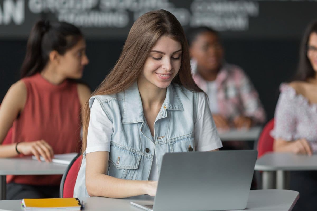 12th Arts के बाद सबसे अच्छा कोर्स कौन सा है? High Salary Courses 2025 में ये हैं ट्रेंडिंग