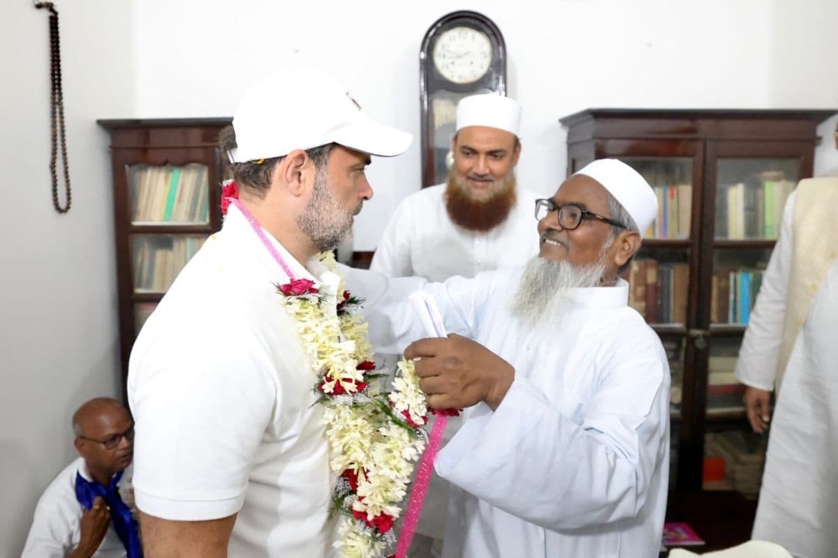 Bihar: मुंगेर में राहुल गांधी और तेजस्वी यादव ने खानकाह रहमानी में लोगों से की मुलाकात 