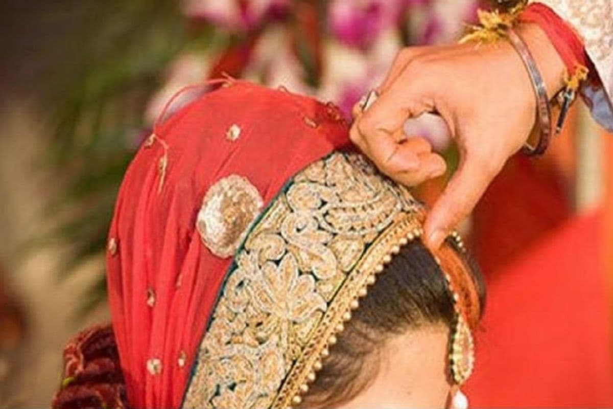 Bihar News: सोशल मीडिया पर प्यार, मंदिर में शादी और फिर धोखा! दरभंगा में युवती को छोड़कर फरार हुआ युवक