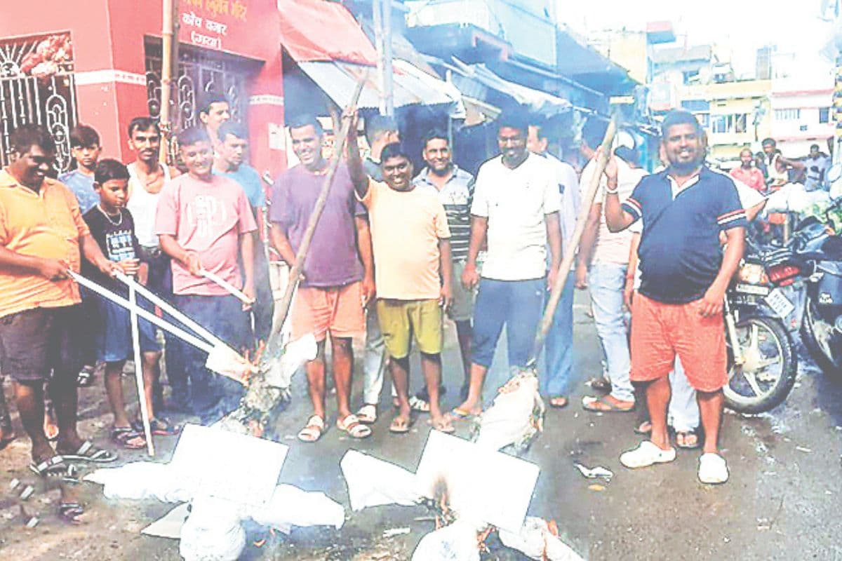 गया के कोंच में एक करोड़ की सड़क योजना में धांधली! ग्रामीणों ने इंजीनियर और अफसर पर लगाया गंभीर आरोप