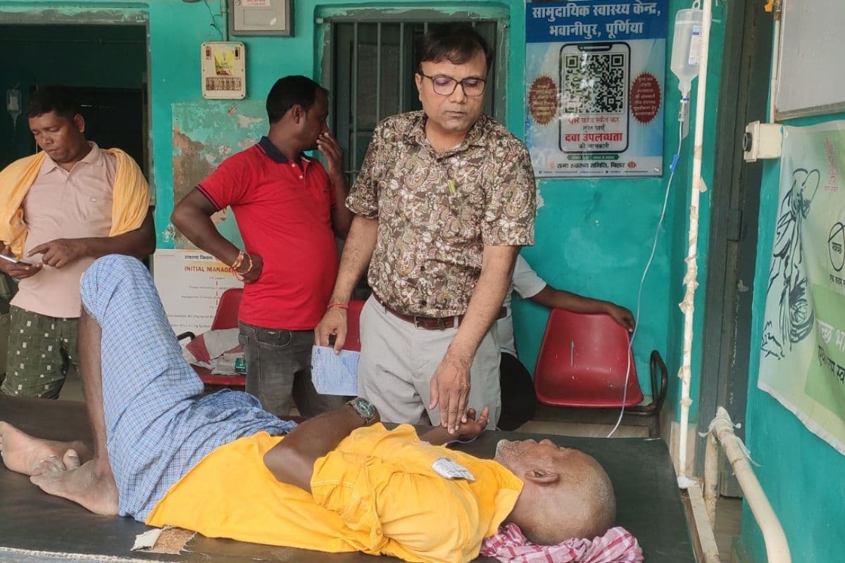 Bihar News: पूर्णिया में सर्पदंश पीड़ित की जान पर बनी बात, 6 घंटे झाड़फूंक के बाद पहुंचा अस्पताल