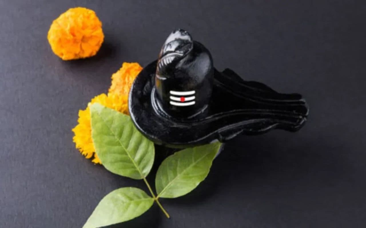 Bilva Patra: भगवान शिव को क्यों प्रिय है बिल्वपत्र ? जानें धार्मिक मान्यता