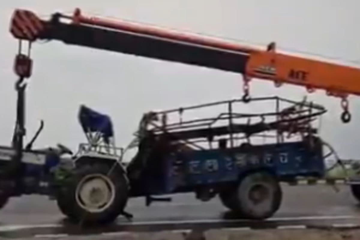 बुलंदशहर में भीषण सड़क हादसा, श्रद्धालुओं से भरे ट्रैक्टर को कंटेनर ट्रक ने मारी टक्कर, 8 की मौत