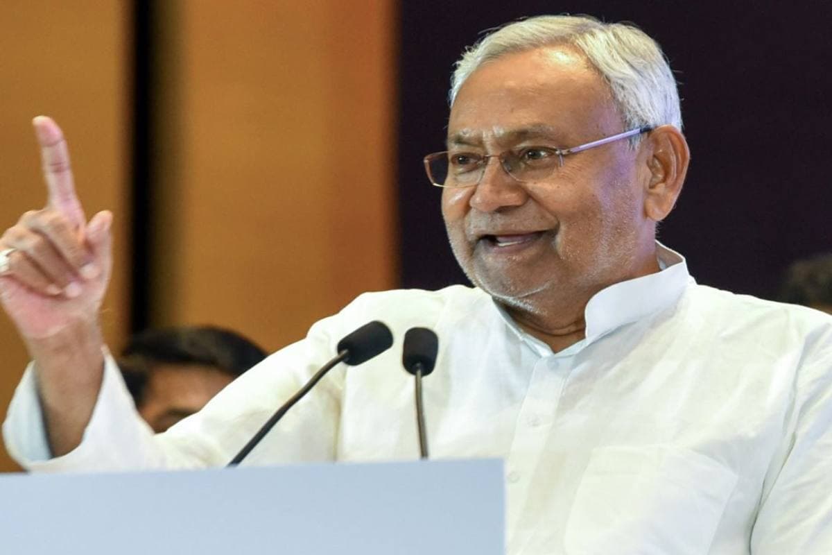 CM Nitish Gift: बिहार के युवाओं के लिए खुशखबरी! मेन्स परीक्षा शुल्क पूरी तरह माफ, प्रीलिम्स के लिए देने होंगे केवल 100 रुपये