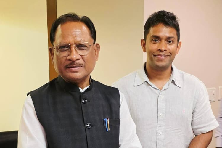 Chhattisgarh News : बस्तर के होनहार अविनाश तिवारी से जापान में मिले CM विष्णुदेव साय
