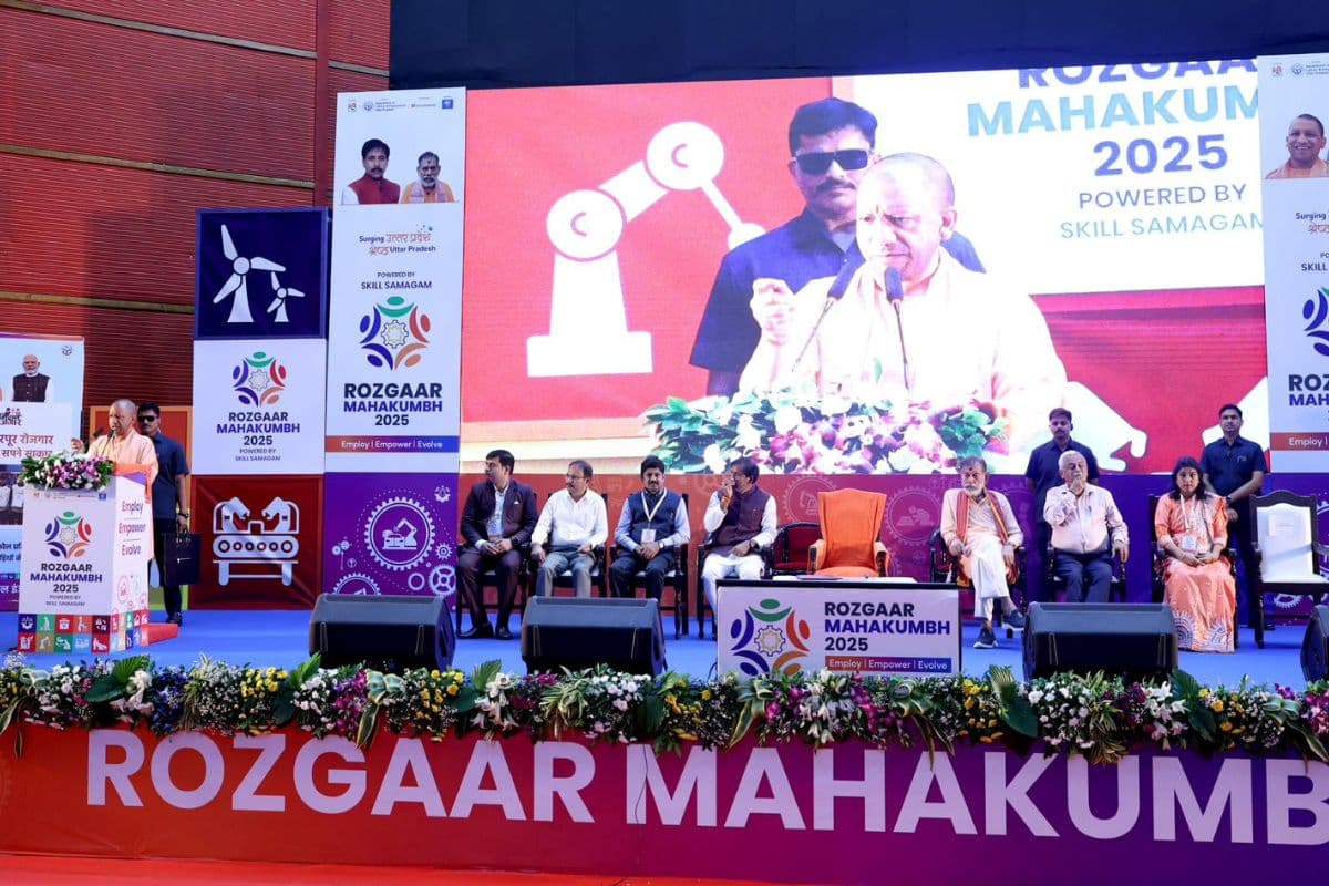 यूपी में हर व्यक्ति को रोजगार और नौकरी की गारंटी- सीएम योगी